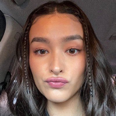 Liza Soberano (@soberanoliza) Official .